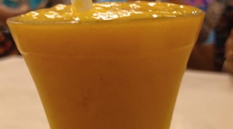 معجون و شیک تازه‌ی میوه